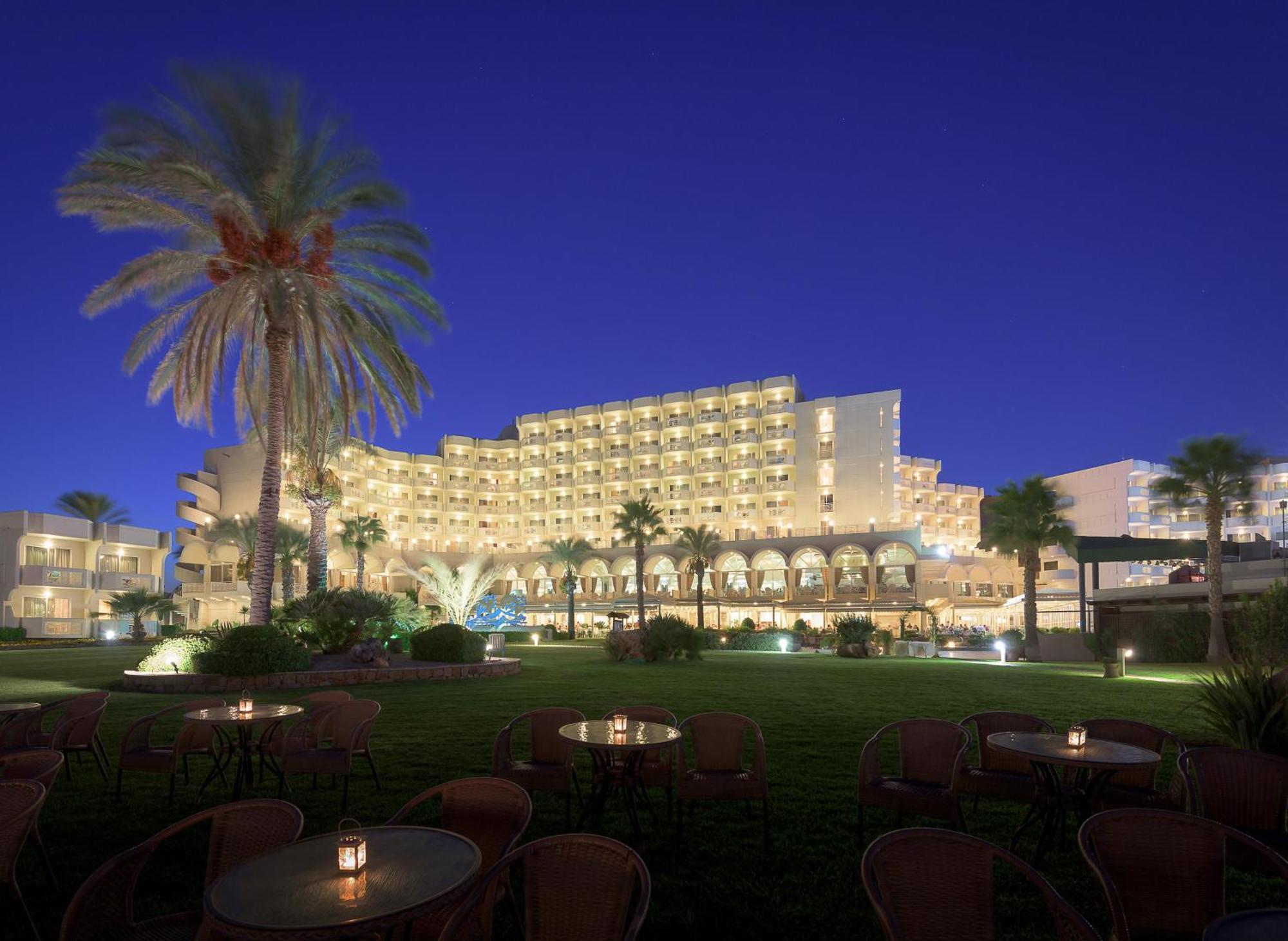 Rodos Palladium Leisure & Wellness Mourátagas Exterior photo The Dan Hotel at night