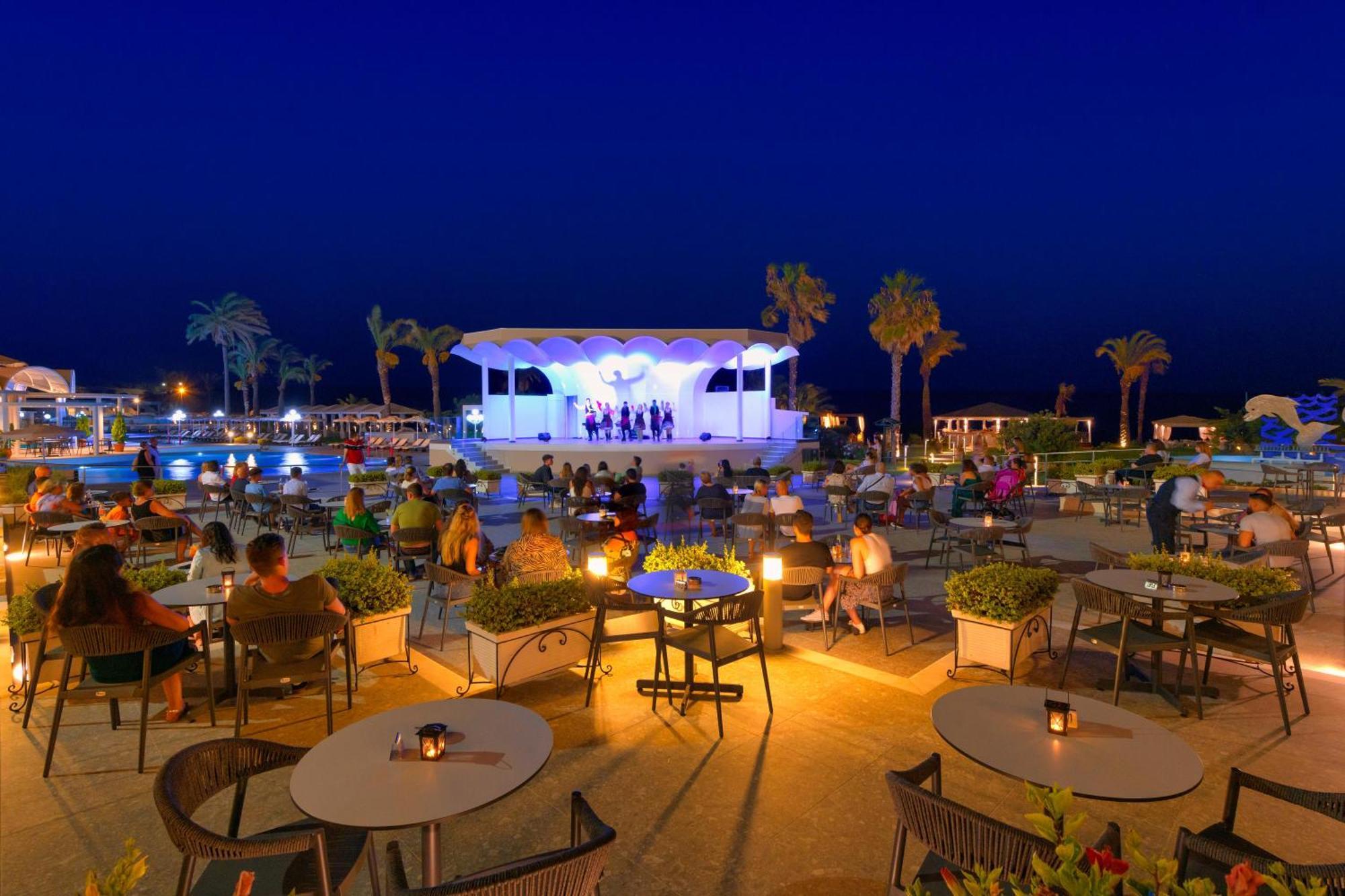 Rodos Palladium Leisure & Wellness Mourátagas Exterior photo The resort at night