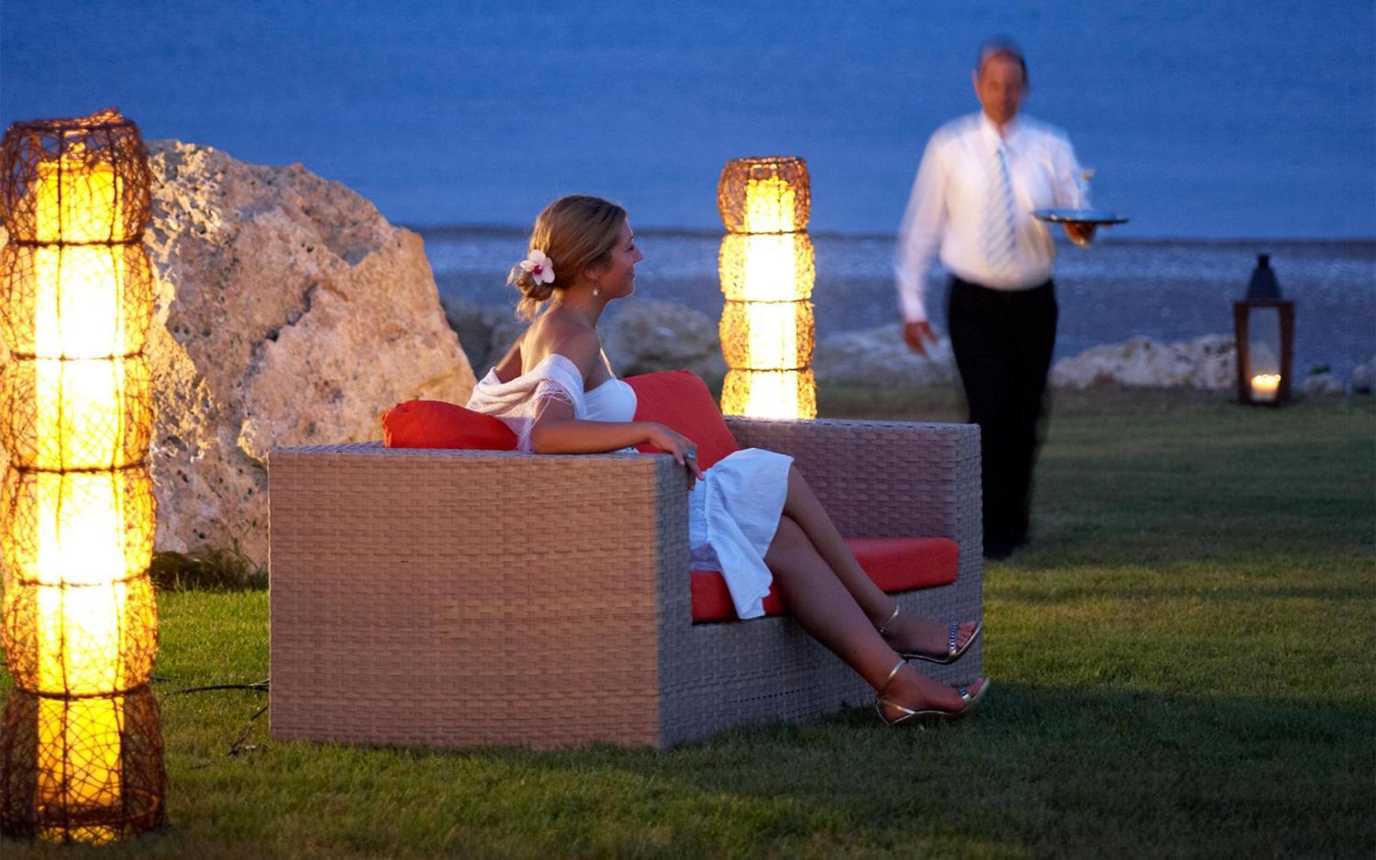 Rodos Palladium Leisure & Wellness Mourátagas Exterior photo A butler serving a guest at a resort