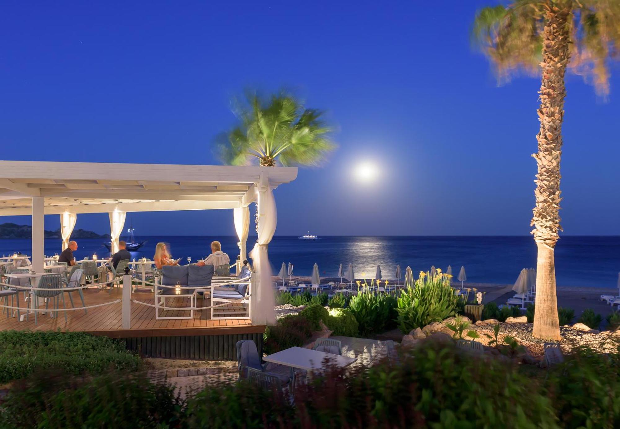 Rodos Palladium Leisure & Wellness Mourátagas Exterior photo Beach bar at night