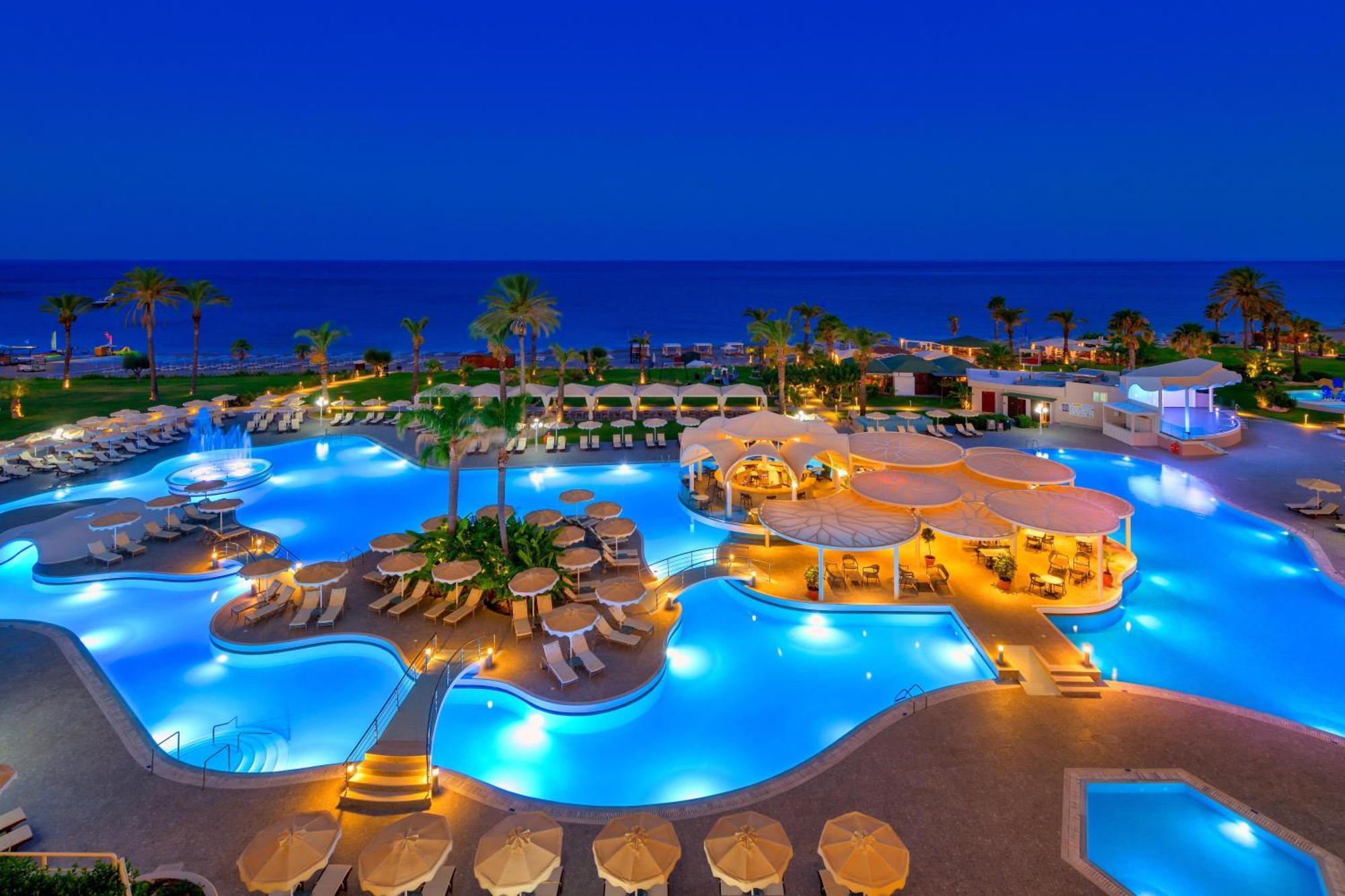 Rodos Palladium Leisure & Wellness Mourátagas Exterior photo The resort at night
